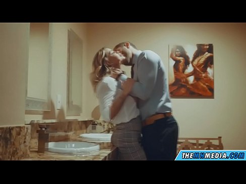 ❤️ Ketika seorang pirang berdada menggoda Anda di toilet umum ️ Pono berkualitas di porno id.purchasexz.top ️❤
